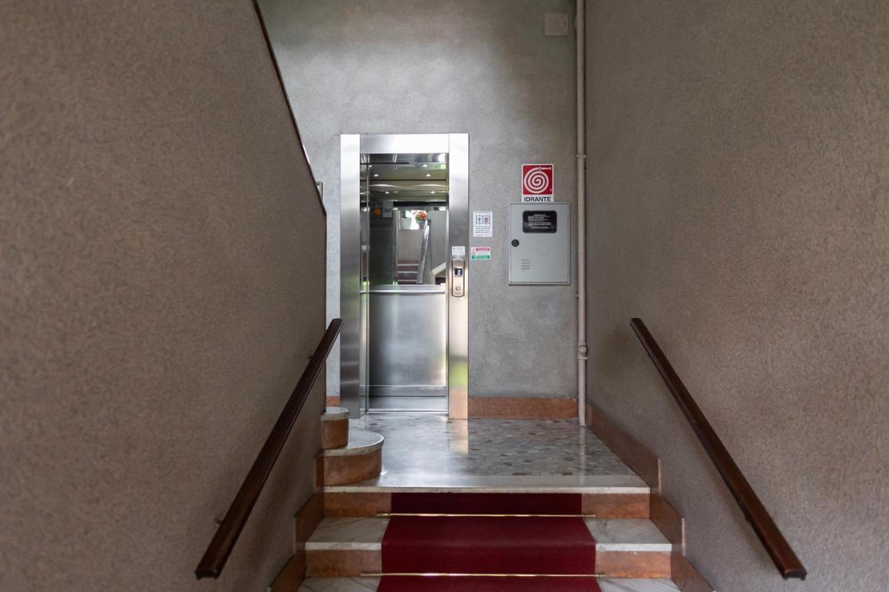Elegante Bilocale In De Angeli - Piazzale Siena Apartment Milano Ngoại thất bức ảnh